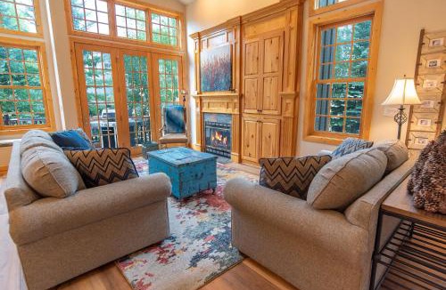 Peak 8 Apartment | White Wolf Mountain Air Townhome: Elegant Retreat