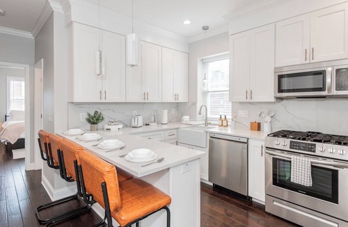Downtown St. Louis Apartment | Whole 4BD 2BA Duplex near Soulard w/4 king beds, 2 kitchens, 2 living rooms & family-friendly touches. Minutes to downtown, stadiums & top STL attractions!
