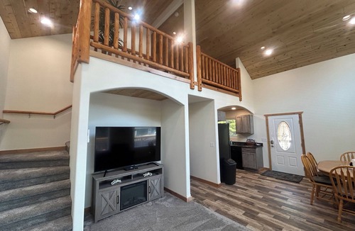 Ketchikan Cabin | Wild Wolf Cabin 3 bedroom, 2 Bath Near Fishing Harbors, Ketchikan