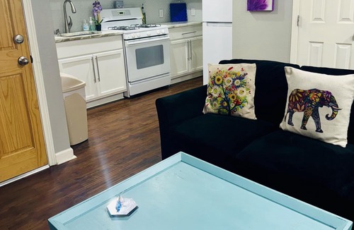 Kyle Apartment | Witte Wonderland - Separate Garage Apartment