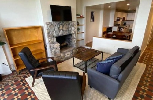 Fenway–Kenmore Apartment | Wonderful Fenway 3 Bed 2bath Steps from Fenway Park