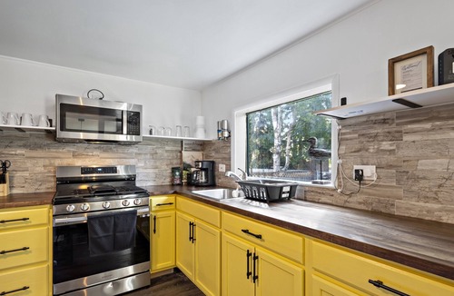 Spenard House | Woodland Apartment Midtown Anchorage