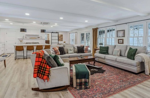 Woodstock House | Woodstock Way Ranch on Private Wooded Acres