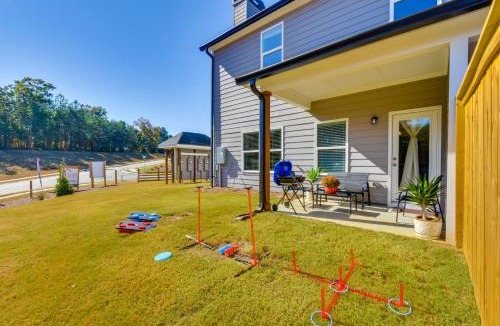 Lula House | Work, Explore & Relax: Modern Townhome in Lula!