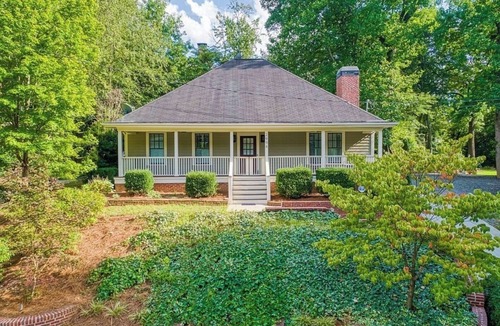 Whittier Mill Village House | World Cup Oasis - adorable 3-bedroom house in idyllic Atlanta neighborhood