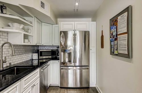Shelter Cove Villa | Yacht Club Villas Updated corner condo with marina view, shared pool & hot tub