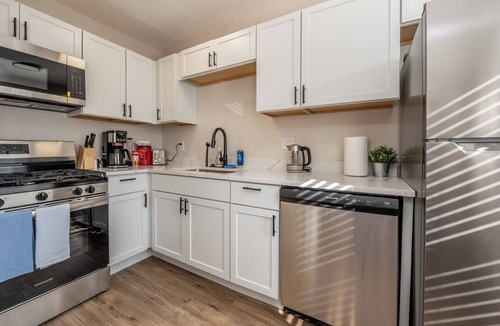 Midtown - Westport Apartment | Your Extended Stay Haven in Kansas City