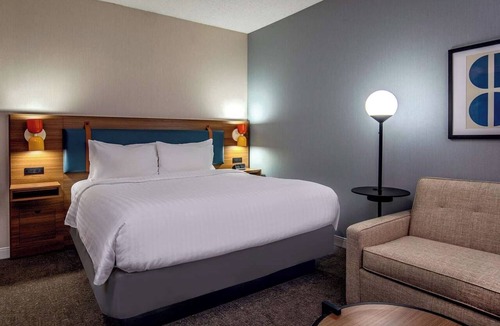 Foxboro Hotel | Your Ideal Escape Is Here! Hot Breakfast Included, Free Parking, Pets Allowed!