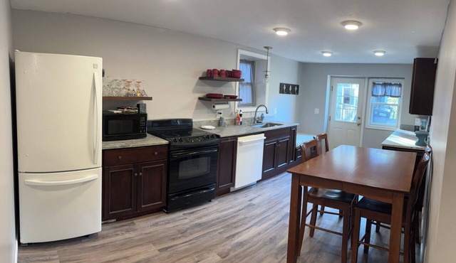1 bedroom family-friendly location. Easy access to all local wedding venues