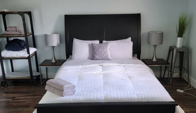 10 minute walk to restaurants & trails - Convenient Location - #4 Slumber Village