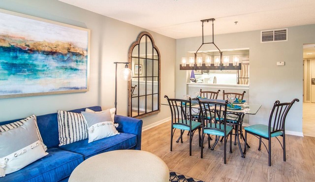 $150 activities - E-gift card when you book - Lakefront Screened in Porch | KLC 112