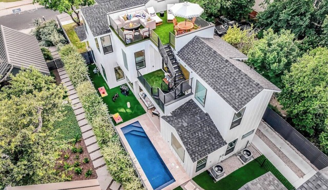 1816w11th · Luxury Mansion Breathtaking Skyline & Pool