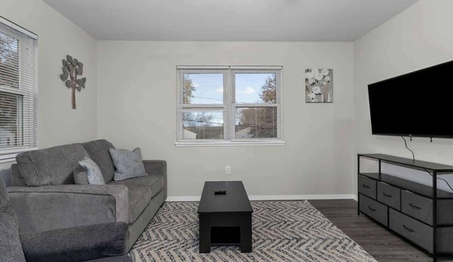 1BR Near Downtown KC | Free Parking, 2nd Floor