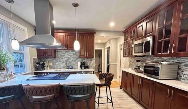 2 Bed 1 bath Luxury apt Sleeps 4-6 - Luxury Charm By the Charles.