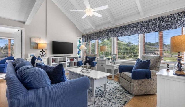 2 Bed/3Bath w/Sleeping Loft Golf Views! Neighborhood Pool! Amenity cards INCLUDED!