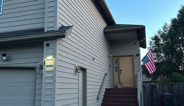 2 Bedroom 1 Bathroom Home Near Alaska Golf Course and Alaska Zoo