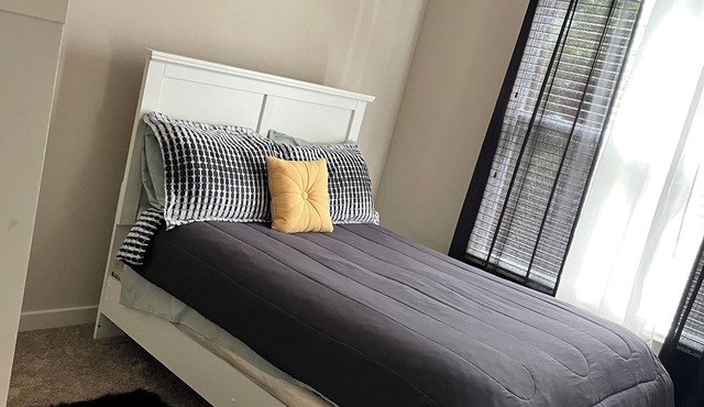 2-bedroom cozy family friendly studio apartment in trendy Charlotte with WiFi,AC