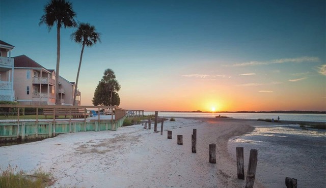 2 Bedroom Deluxe Condo w/Kitchen, Sleeps 6, in Edisto Beach, Ocean Ridge Resort