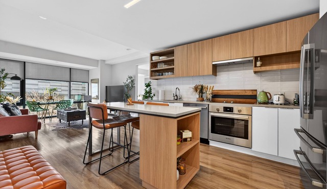 2-bedroom LUX Apt in Seaport next to Convention Center