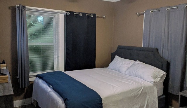 2-bedroom Remodeled delightful Bungalo style house Kansas City with cental AC