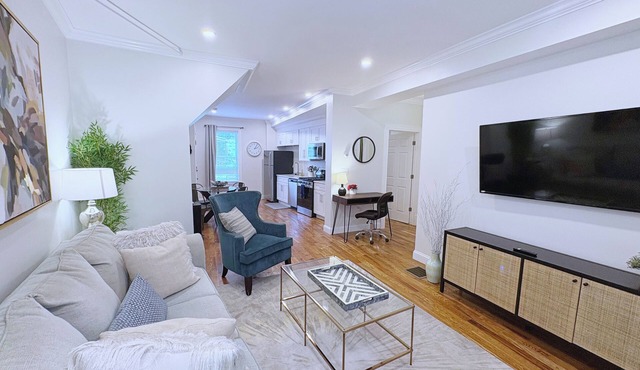 2 Bedroom with Private Deck Near Green Line