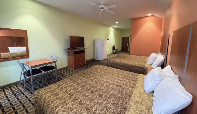 2 Budget-Friendly Rooms w/Kitchenette & Free Parking