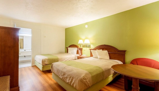 2 Comfortable Rooms w/Nearby Edgewood Attractions in Edgewood