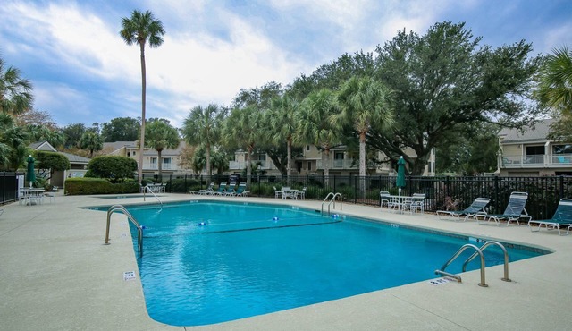 2 Minute Walk to Beach; Access to Community Pool and Pickle Ball, Basketball & Tennis Courts