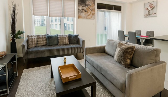 2024-Built Elegant 3BR Home in Kleinburg Vaughan—18 mins to Canada's Wonderland! in Vaughan