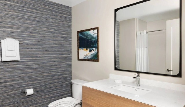 2BD/Atlanta - Downtown w/Rooftop Pool and Pool Bar!