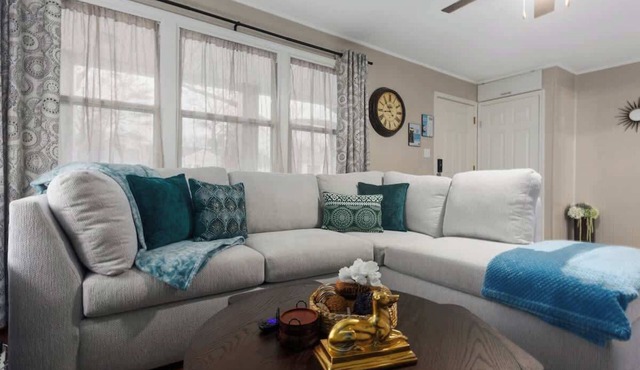 2BR + Close to Attractions No Stairs