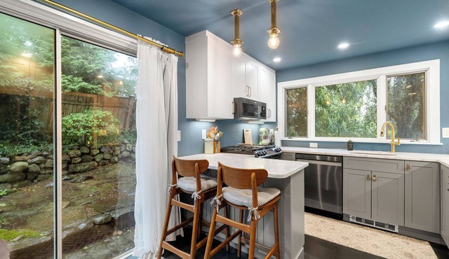 2BR Historic Marblehead Home+Minutes to Beach