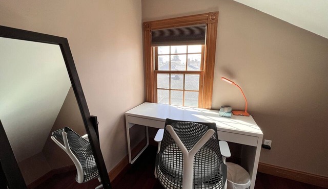 2BR Top Floor PH Apt w/Private RoofDeck in Central Sq, minutes to Harvard&MIT