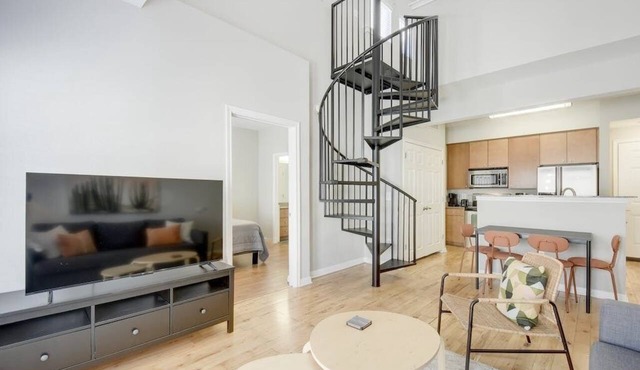 3 Bed/2 Bath West Campus Penthouse Condo in the Heart of Austin
