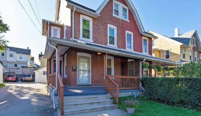 3 BR, 3 Bath Mid-Term House in Bryn Mawr