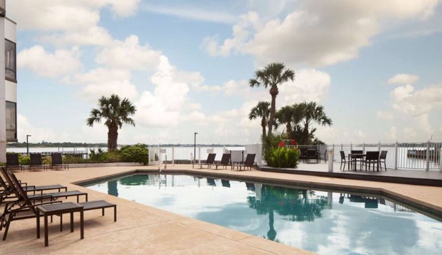 3 Rooms to Find your perfect blend of space exploration and lakeside relaxation