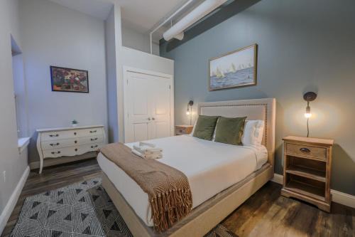 4 Bed 2 Bath 200mbps Internet Luxury Keyless Entry