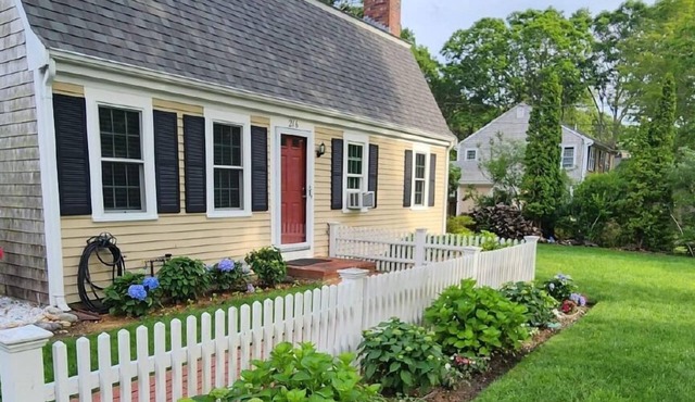 4-bedroom Centerville/Craigville Beach area retreat. Enjoy your stay! in Centerville