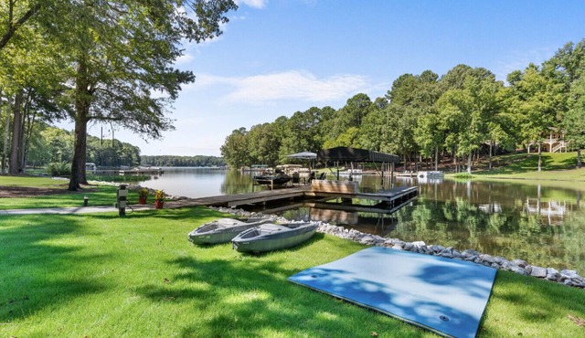 4 Bedrooms|King Beds|Dock|Kayaks|Fire Pit|Pet Friendly