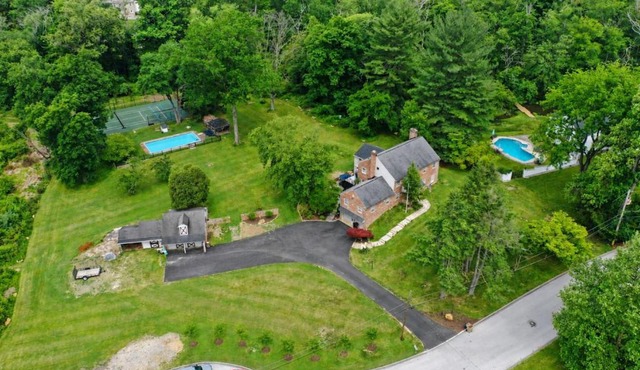 4 BR Suburban Escape - Pool, Tennis, Trails, Gym