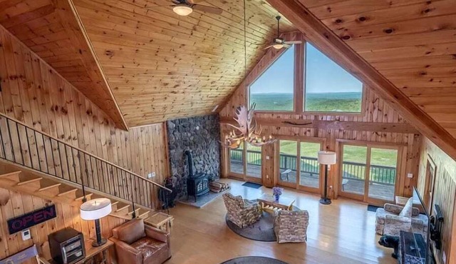 400 Acre Estate/Pool/Golf/Fishing/Hunting