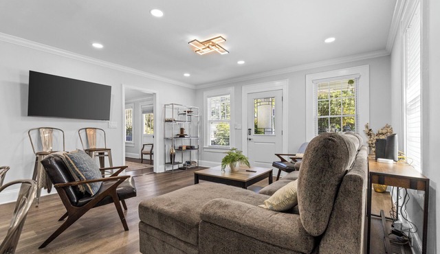 4BR Bright and Modern - Close to Everything