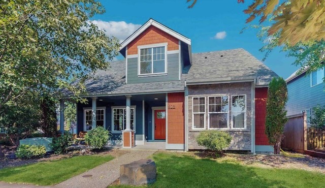 4BR Enumclaw home-A/C-grill-fireplace-walk to town in Enumclaw