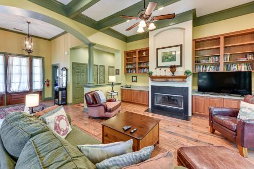 5 Mi to Old Town Bluffton: Cottage w/Patio