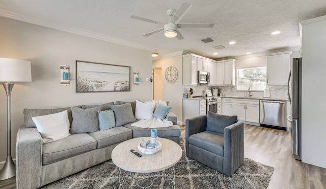 5 Mi to Riverwalk: Bradenton Family Home w/Yard