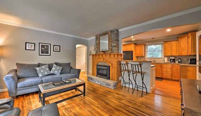 6 Mi to Downtown Charlotte! Charming Home w/Patio