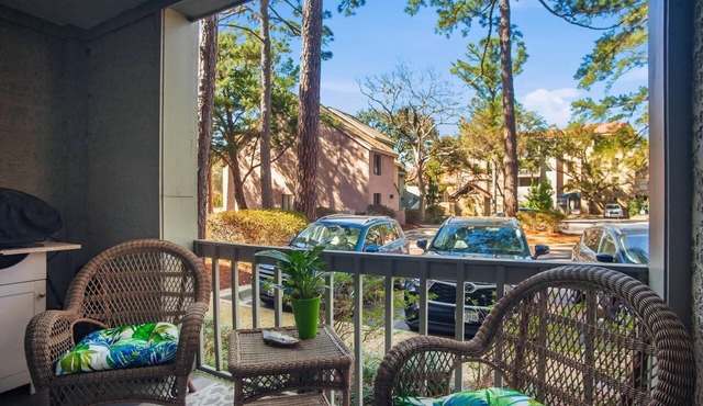 909 Cutter Court – Modern Coastal Retreat Near Harbor Town Marina