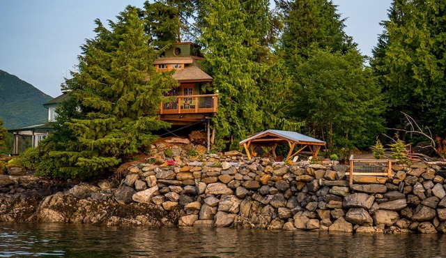 A custom built luxury tree house on the waterfront in Ketchikan - AMAZING!.