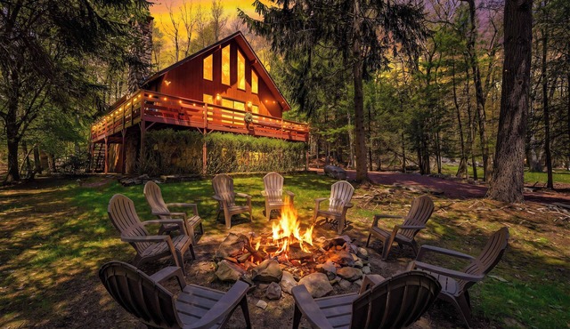 A-Frame Speakeasy | Hot Tub, Game Room, Gin Joint in Lake Harmony