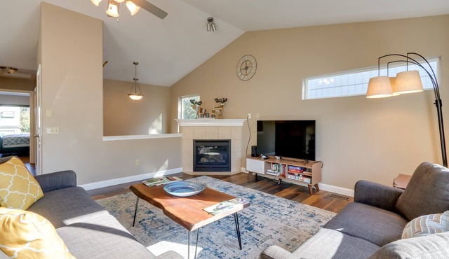 Accommodating Anchorage Abode < 1 Mi to Jewel Lake